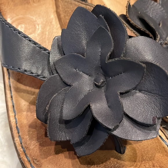 Born Charcoal Gray Flower Wedge size 9 - Picture 2 of 11